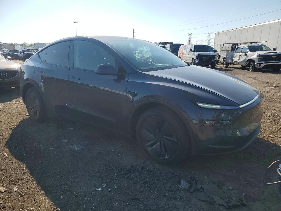 2026 TESLA MODEL Y 4