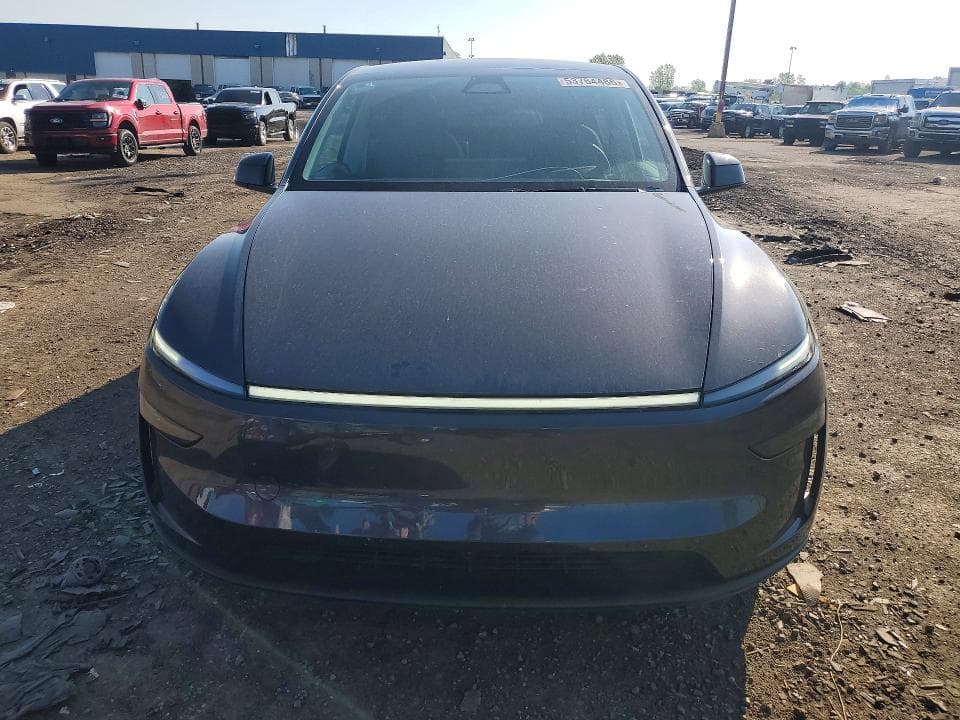 2026 TESLA MODEL Y 5