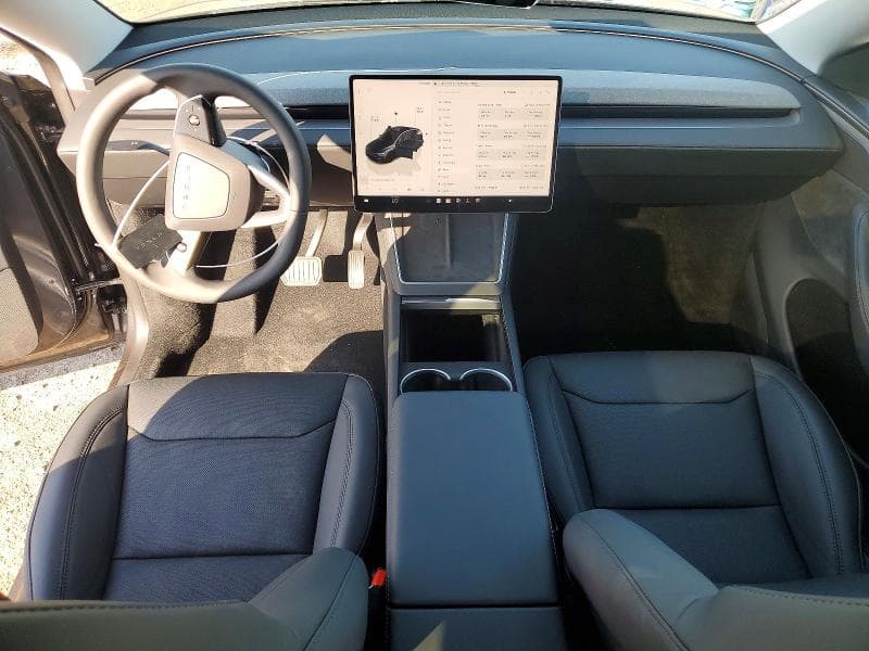 2026 TESLA MODEL Y 8