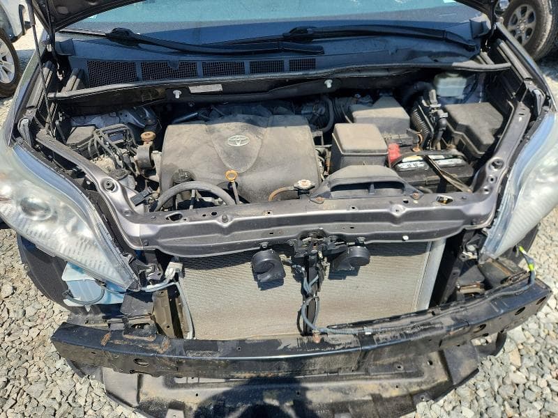 2017 TOYOTA SIENNA LE 12
