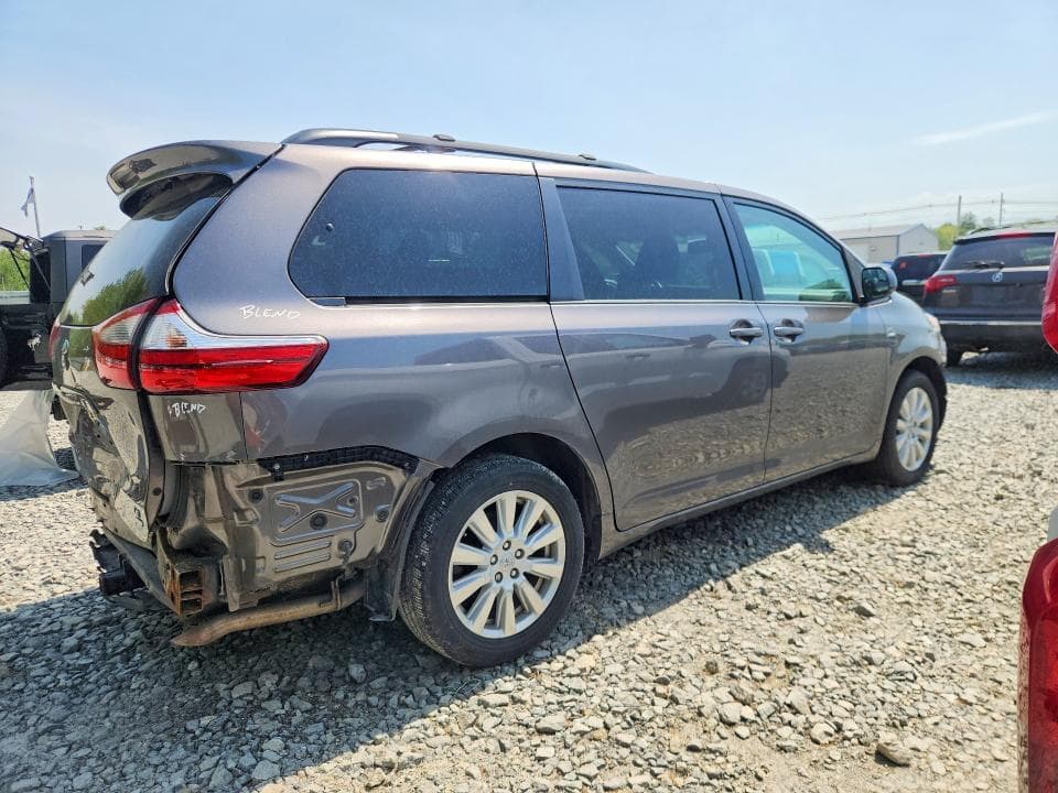 2017 TOYOTA SIENNA LE 3