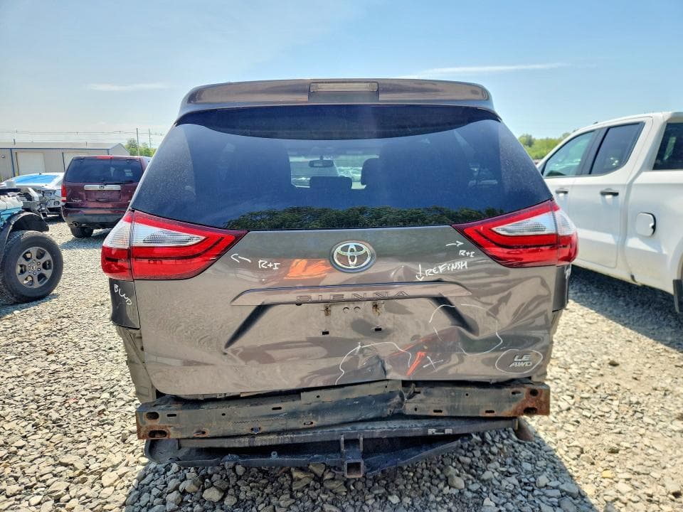 2017 TOYOTA SIENNA LE 6