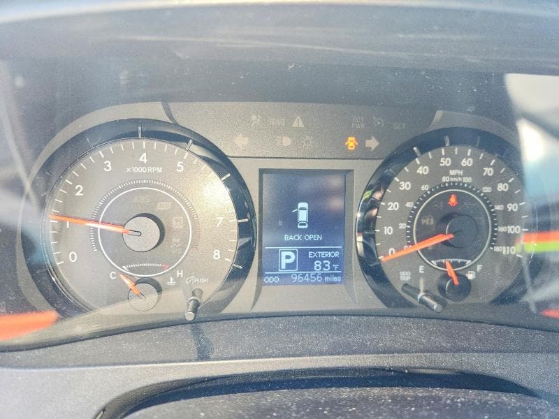 2017 TOYOTA SIENNA LE 9