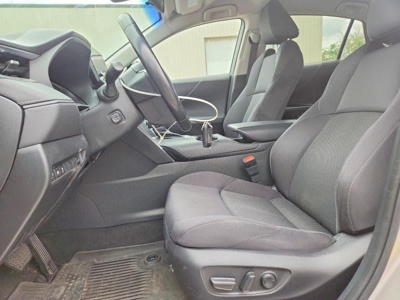 2023 TOYOTA VENZA LE 7