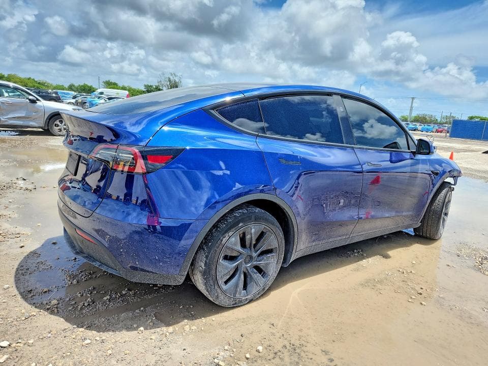 2024 TESLA MODEL Y 3