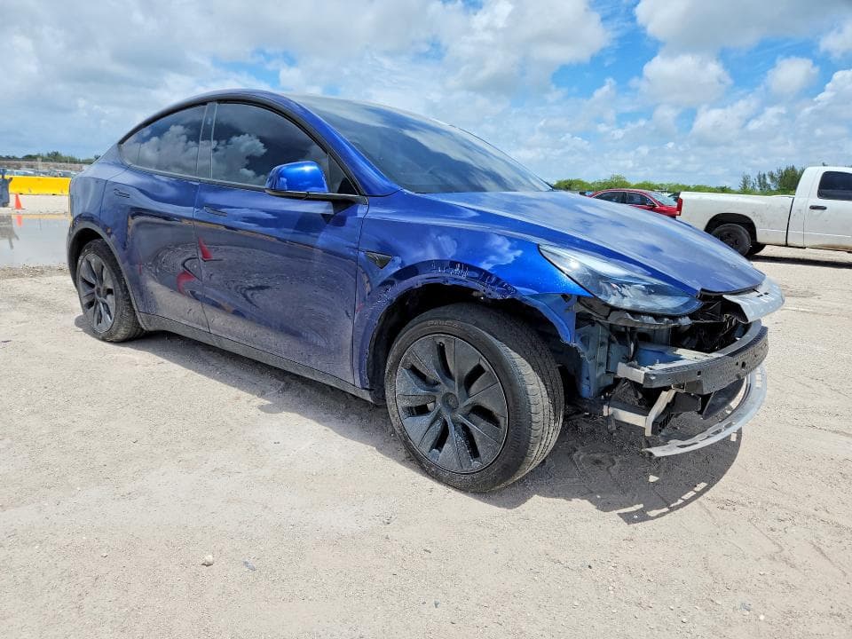 2024 TESLA MODEL Y 4