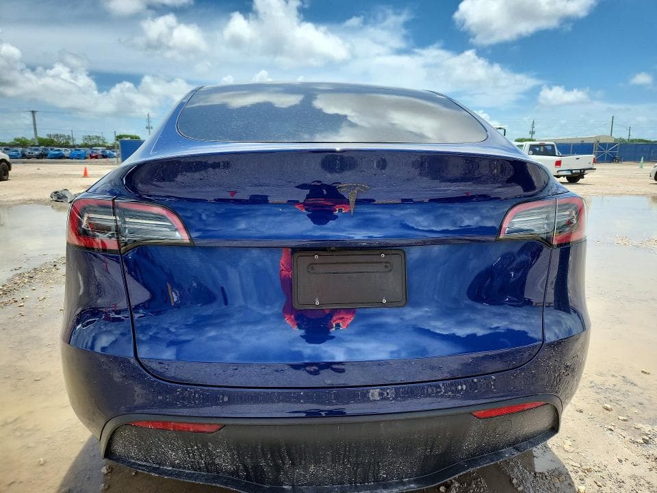 2024 TESLA MODEL Y 6