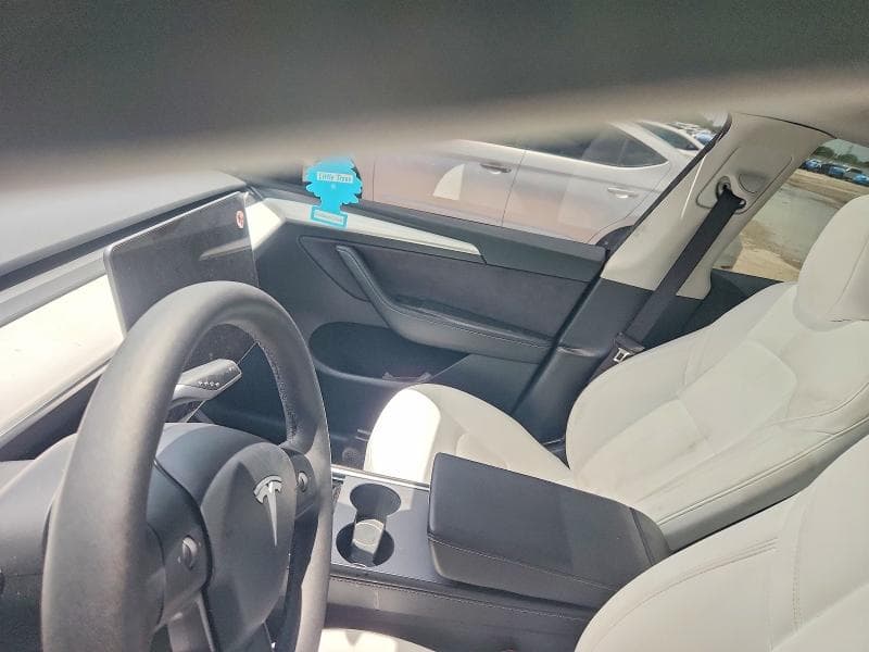 2024 TESLA MODEL Y 9