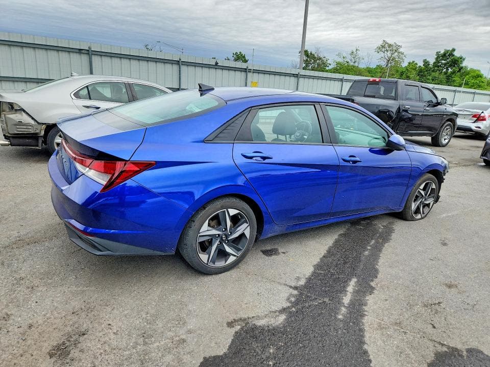 2023 HYUNDAI ELANTRA SEL 3