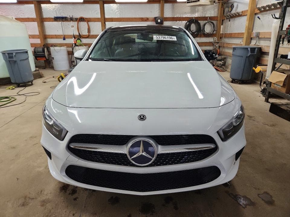 2019 MERCEDES-BENZ A 220 5