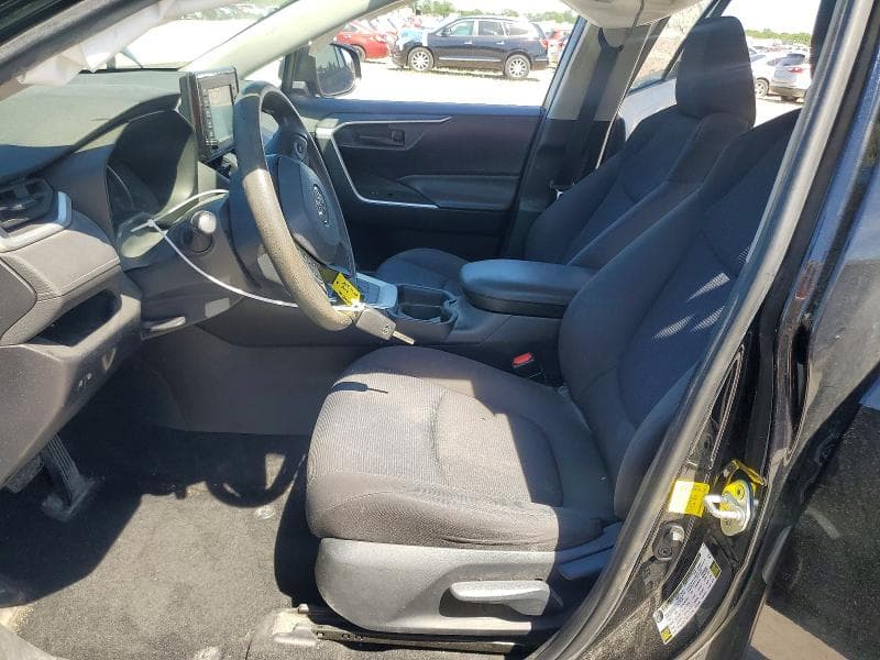 2019 TOYOTA RAV4 LE LE 7