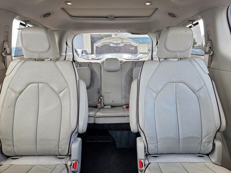2017 CHRYSLER PACIFICA LIMITED LIMITED 10