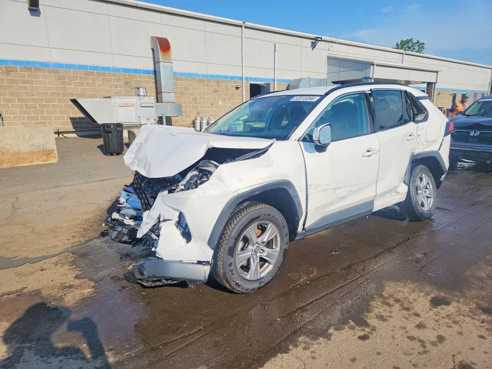 2022 TOYOTA RAV4 XLE - 1