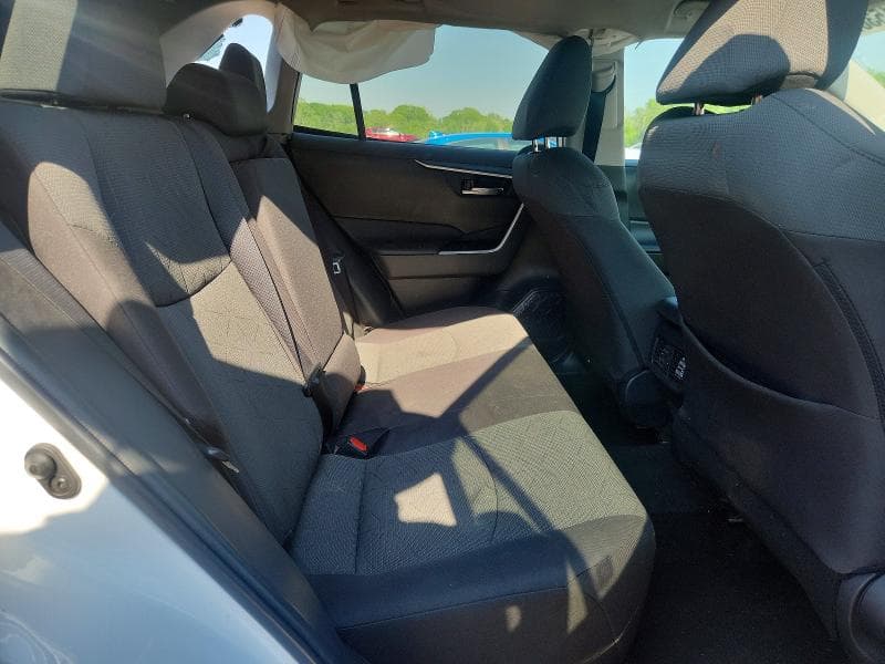 2022 TOYOTA RAV4 XLE 11