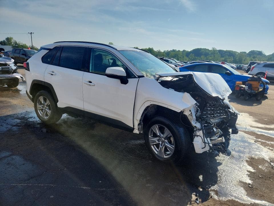 2022 TOYOTA RAV4 XLE 4