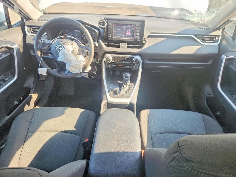 2022 TOYOTA RAV4 XLE 8