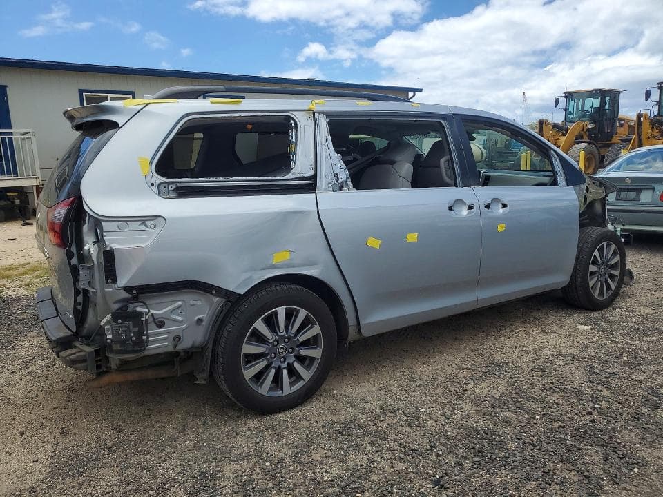 2020 TOYOTA SIENNA XLE 8-PASSENGER XLE 8-PASSENGER 3