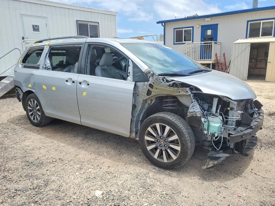 2020 TOYOTA SIENNA XLE 8-PASSENGER XLE 8-PASSENGER 4