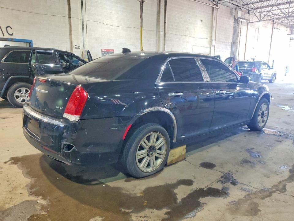 2018 CHRYSLER 300 LIMITED 3