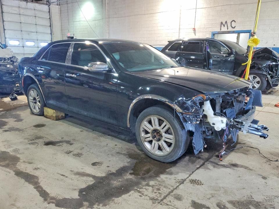 2018 CHRYSLER 300 LIMITED 4