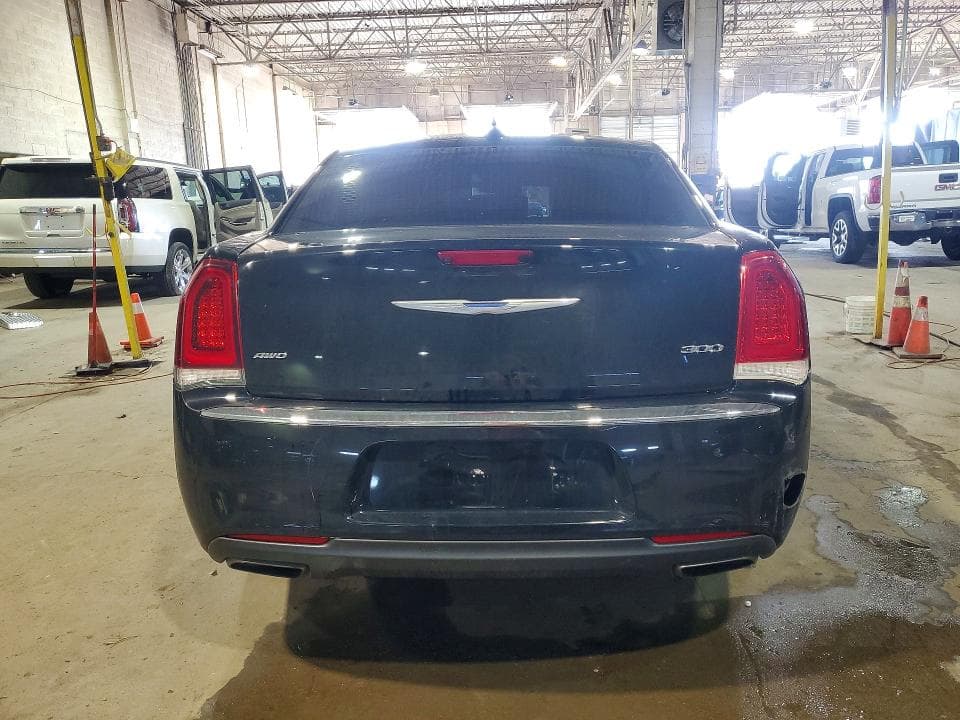 2018 CHRYSLER 300 LIMITED 6