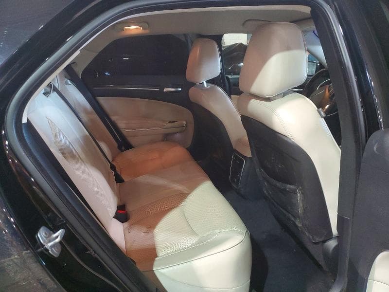2018 CHRYSLER 300 LIMITED 10