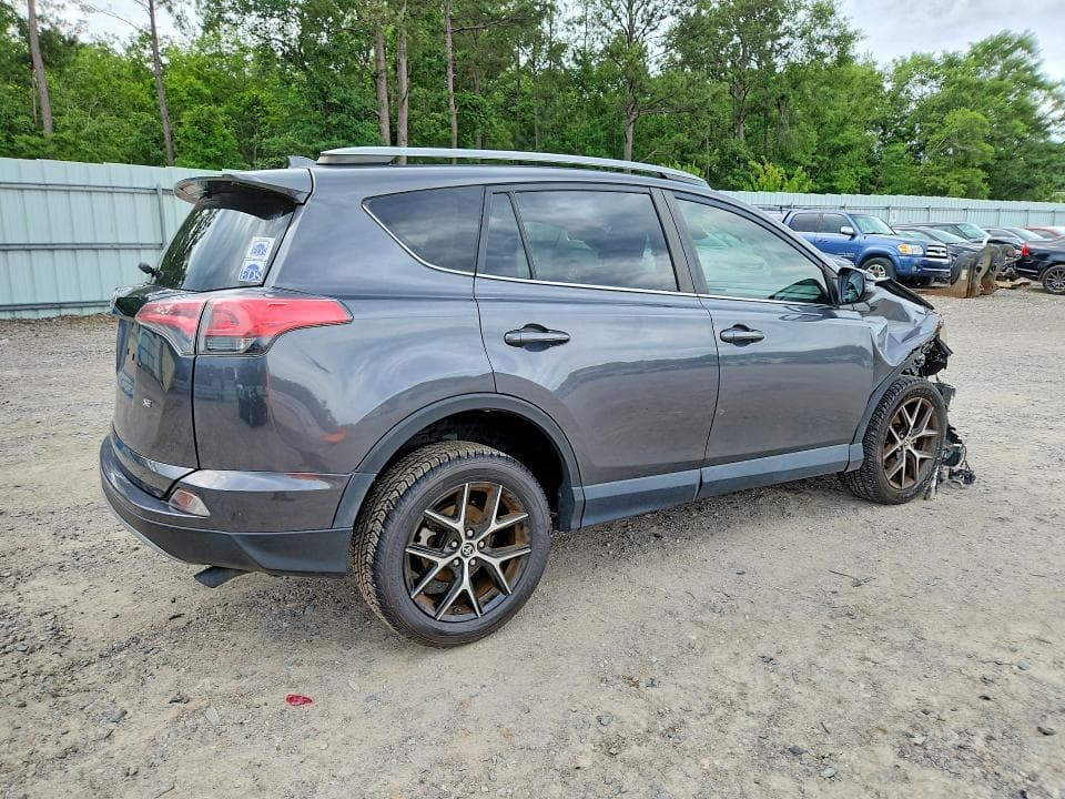 2018 TOYOTA RAV4 SE SE 3