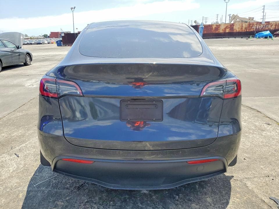 2024 TESLA MODEL Y 6