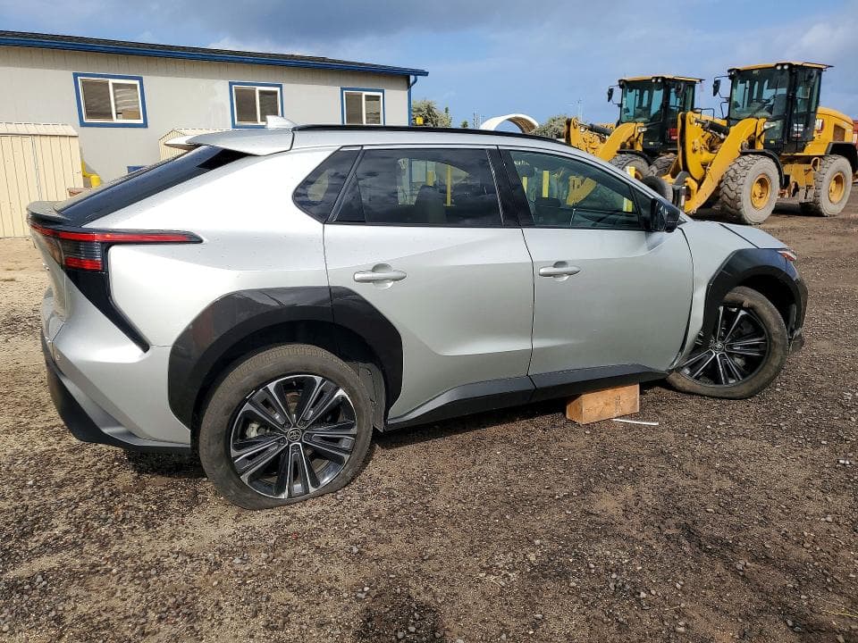 2023 TOYOTA BZ4X XLE XLE 3