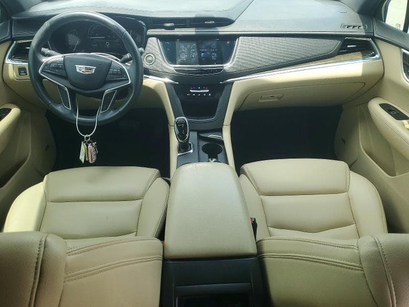 2017 CADILLAC XT5 8