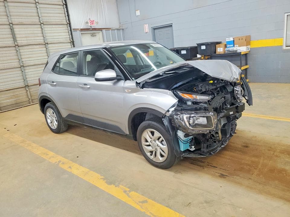 2026 HYUNDAI VENUE SE 4