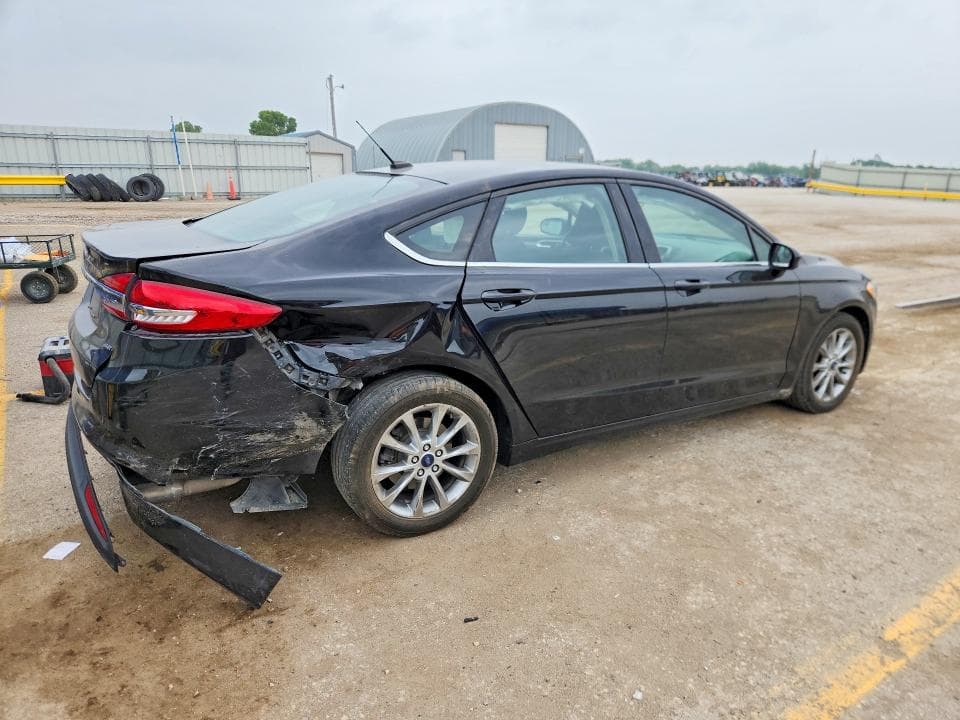 2017 FORD FUSION SE 3