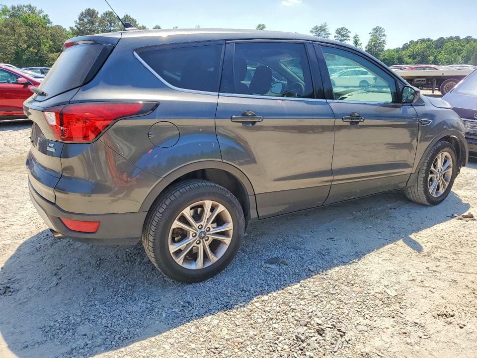 2019 FORD ESCAPE SE 3