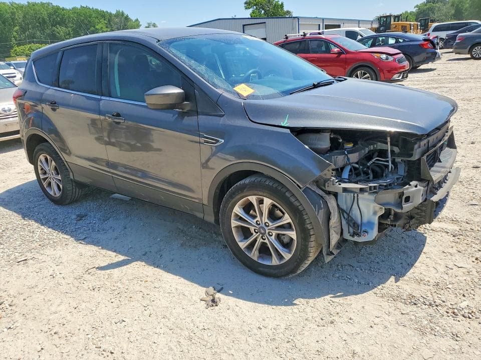 2019 FORD ESCAPE SE 4