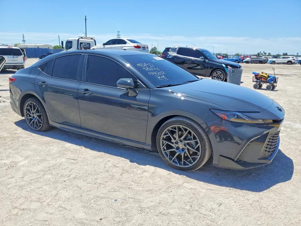 2025 TOYOTA CAMRY SE 4