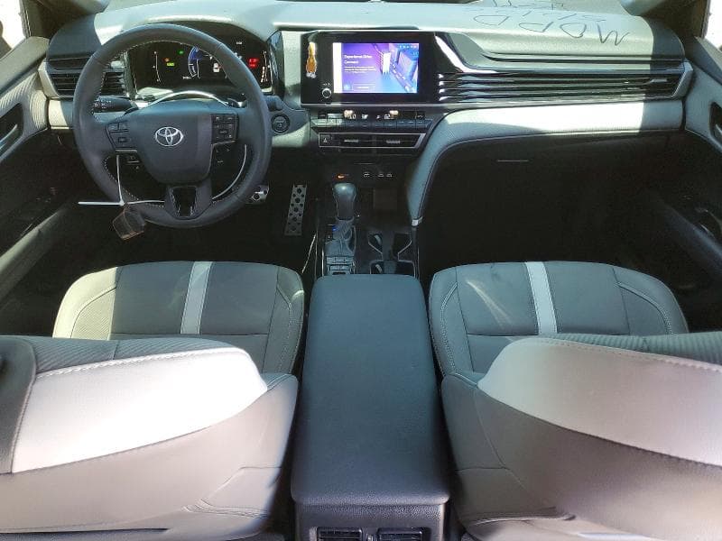 2025 TOYOTA CAMRY SE 8