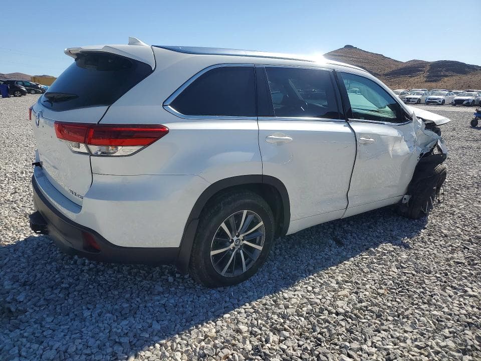 2017 TOYOTA HIGHLANDER XLE XLE 3