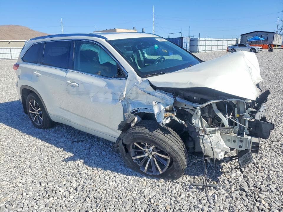 2017 TOYOTA HIGHLANDER XLE XLE 4