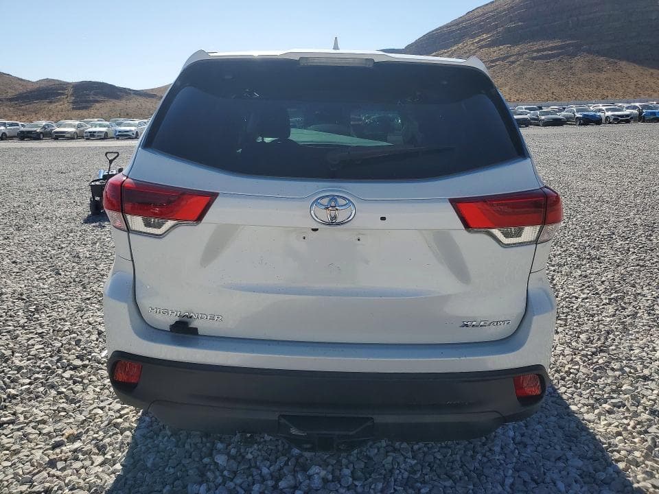 2017 TOYOTA HIGHLANDER XLE XLE 6