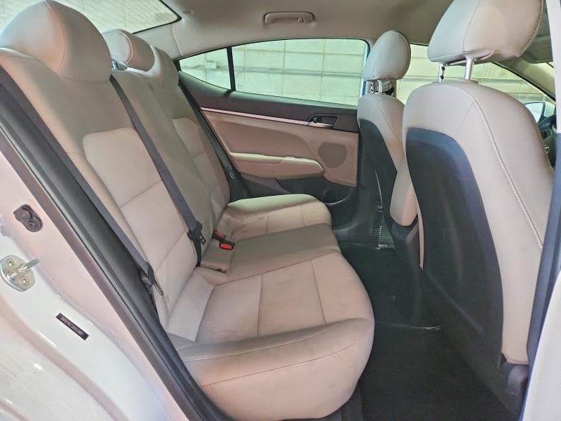 2018 HYUNDAI ELANTRA SE SE 10