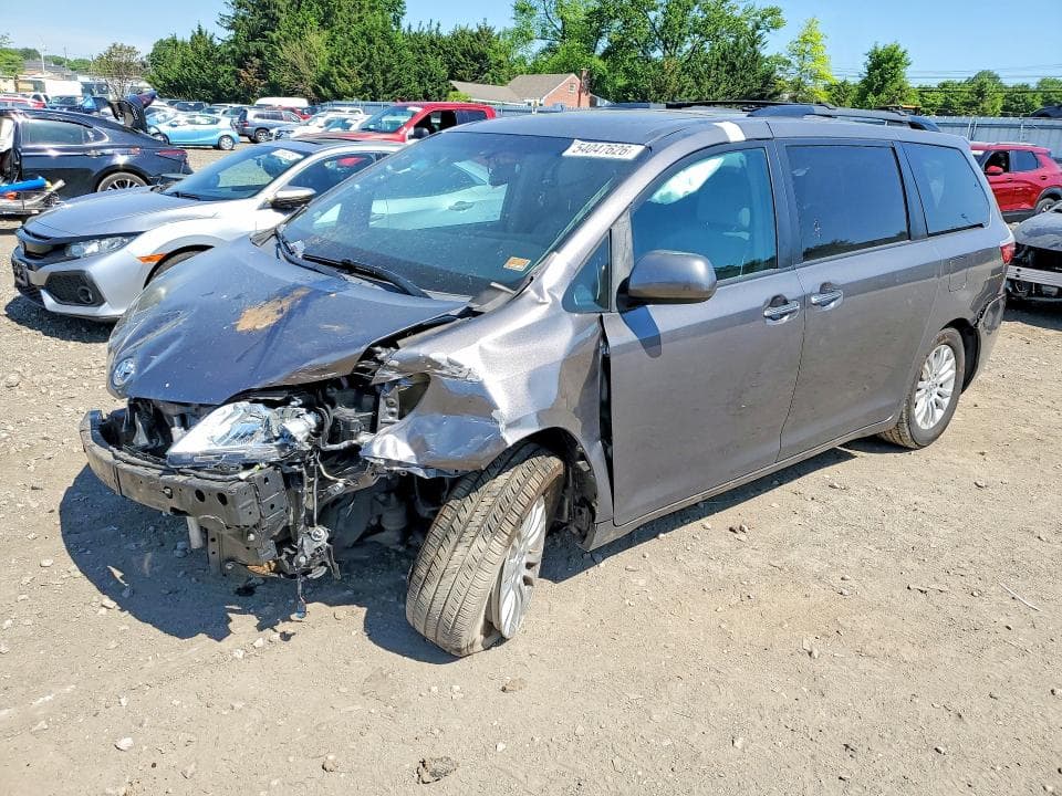 2017 TOYOTA SIENNA XLE 8-PASSENGER
