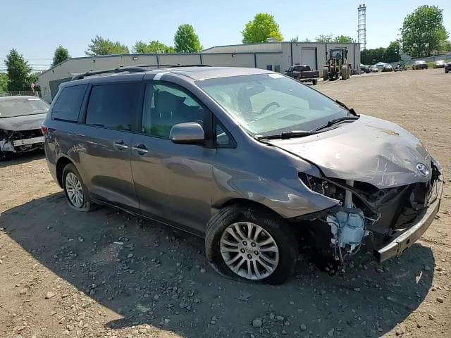 2017 TOYOTA SIENNA XLE 8-PASSENGER XLE 8-PASSENGER 14