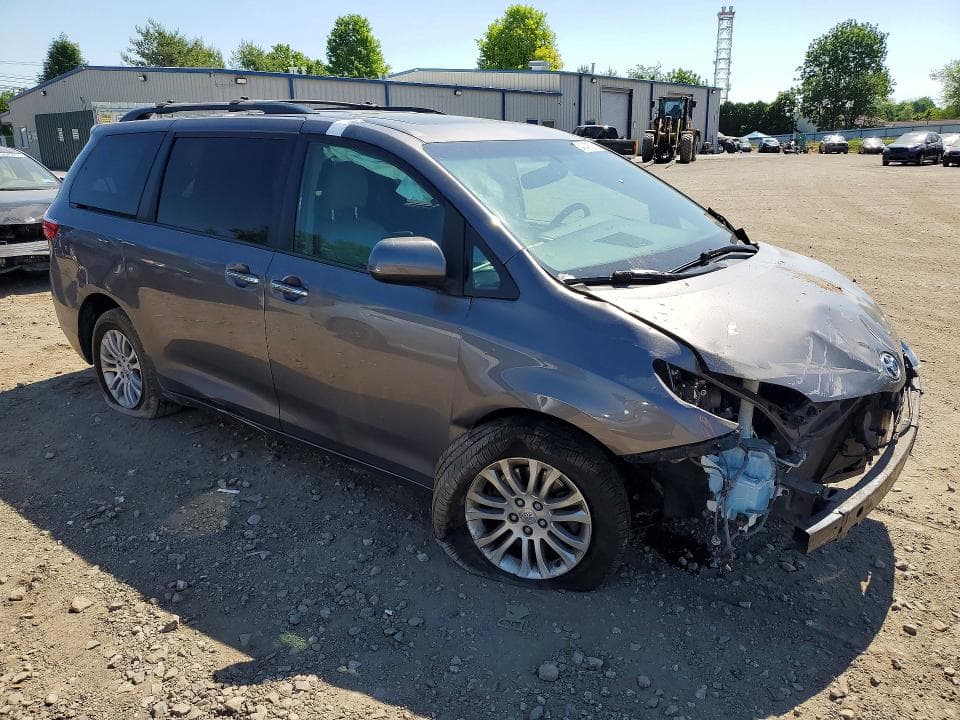 2017 TOYOTA SIENNA XLE 8-PASSENGER XLE 8-PASSENGER 4