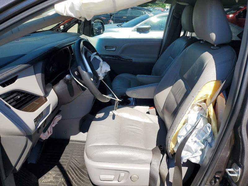 2017 TOYOTA SIENNA XLE 8-PASSENGER XLE 8-PASSENGER 7