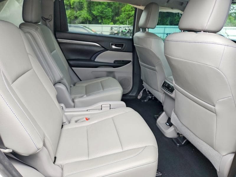 2018 TOYOTA HIGHLANDER LIMITED 11