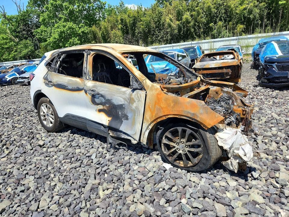 2021 FORD ESCAPE SE 4