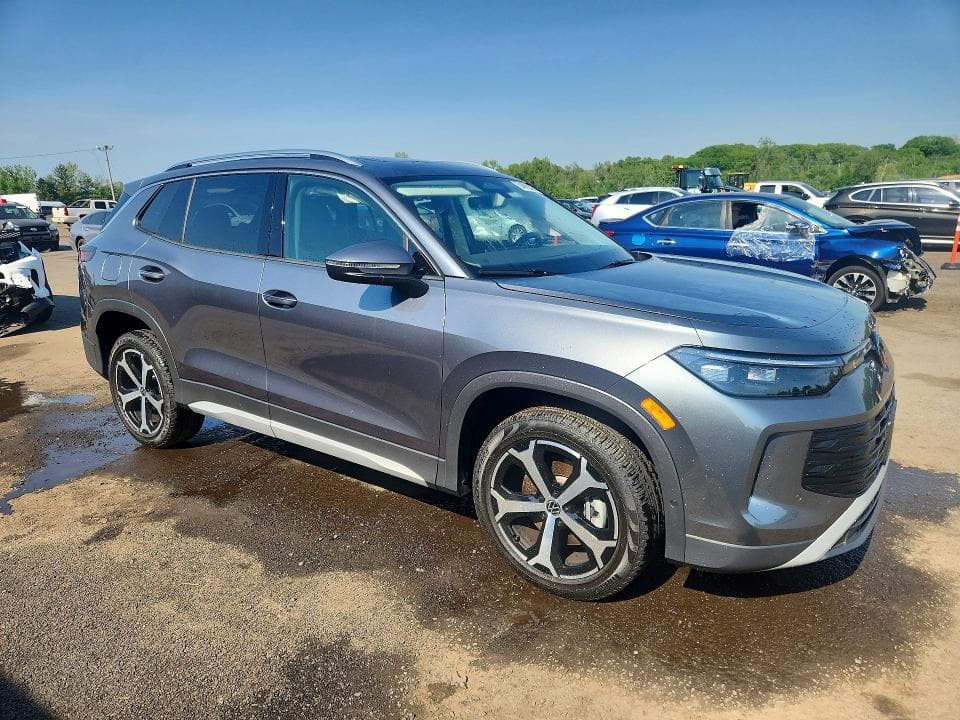 2025 VOLKSWAGEN TIGUAN SE 4