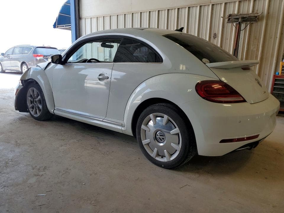 2019 VOLKSWAGEN BEETLE SE 2