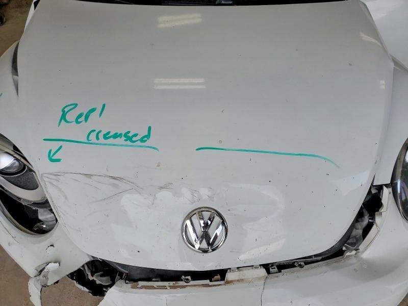 2019 VOLKSWAGEN BEETLE SE 11