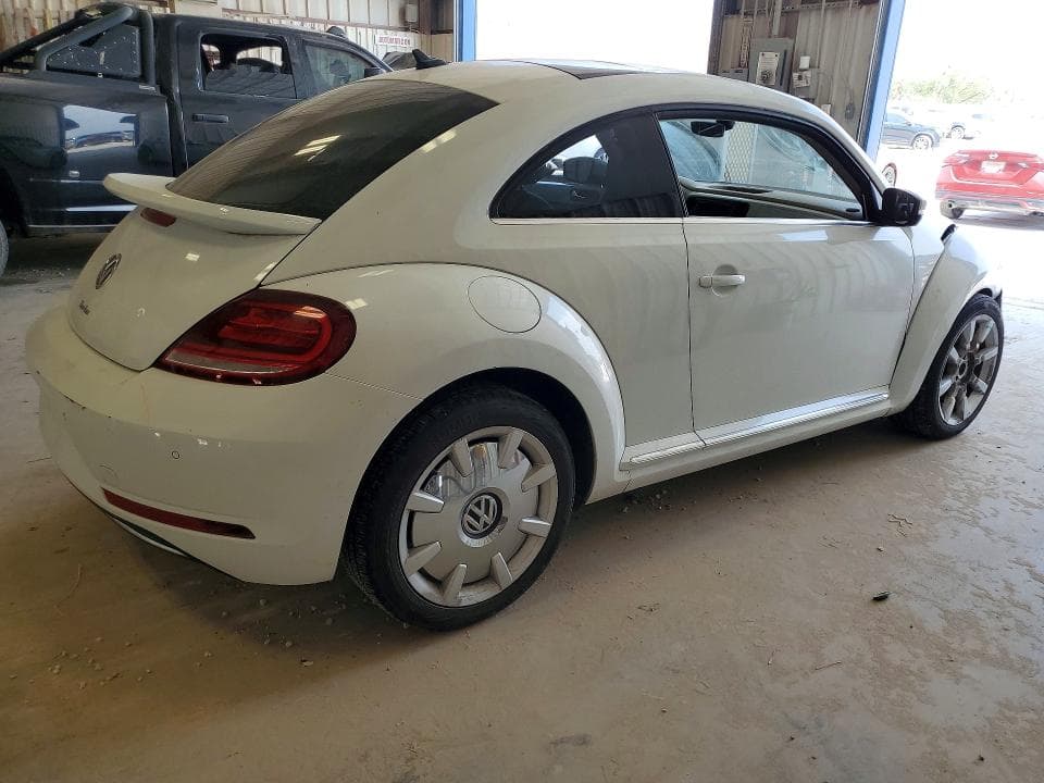 2019 VOLKSWAGEN BEETLE SE 3